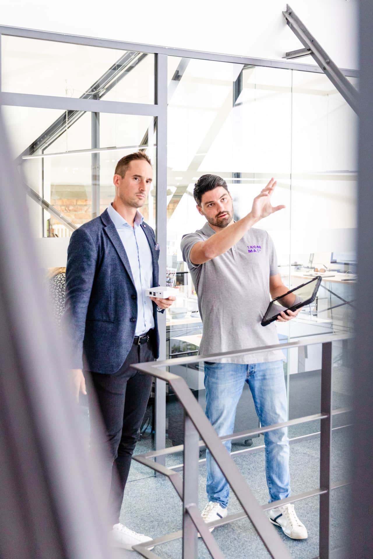 Unternehmer mit Photovoltaikmodul