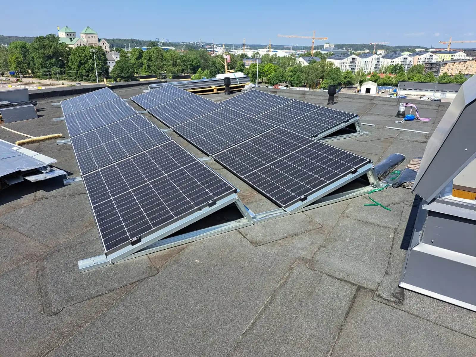 aurinkopaneelit kerrostaloon