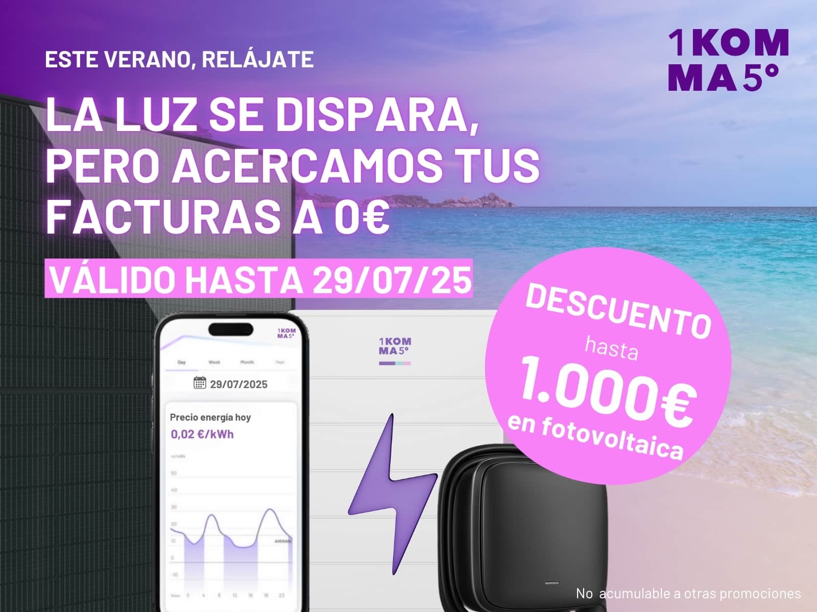 Placas solares 1KOMMA5° perfectamente instaladas en el tejado de tejas de una vivienda