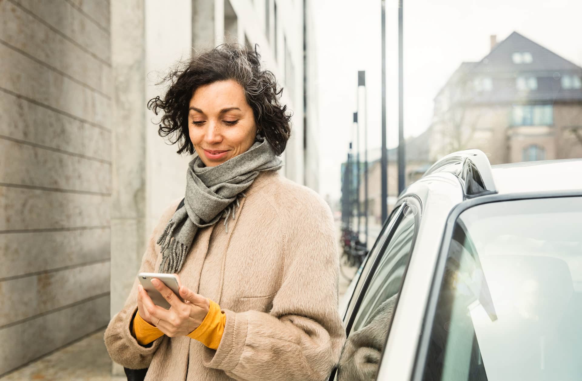 Ladda solcellsbatteri från nätet
