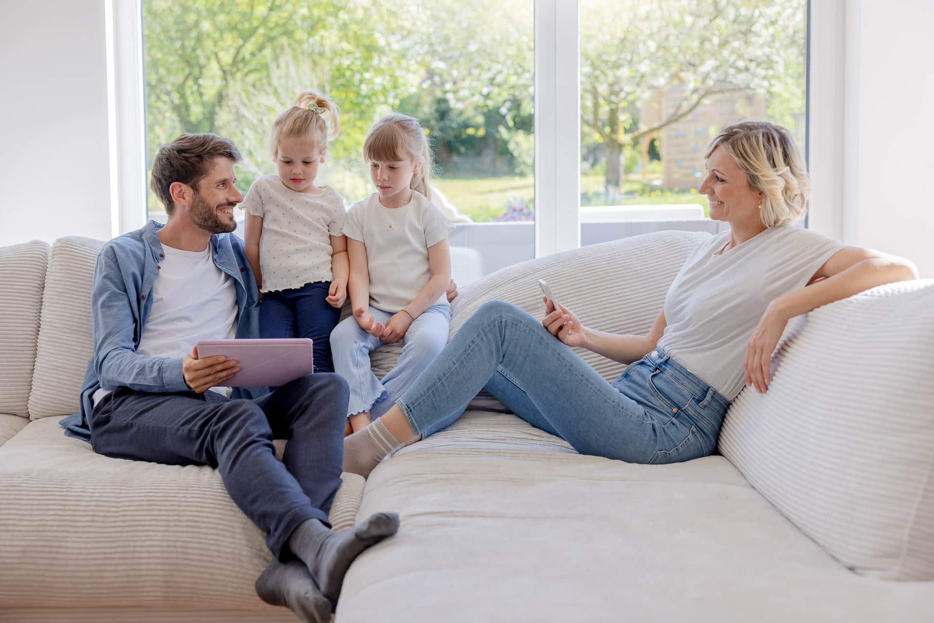 Familj gläds över bidrag för solenergi