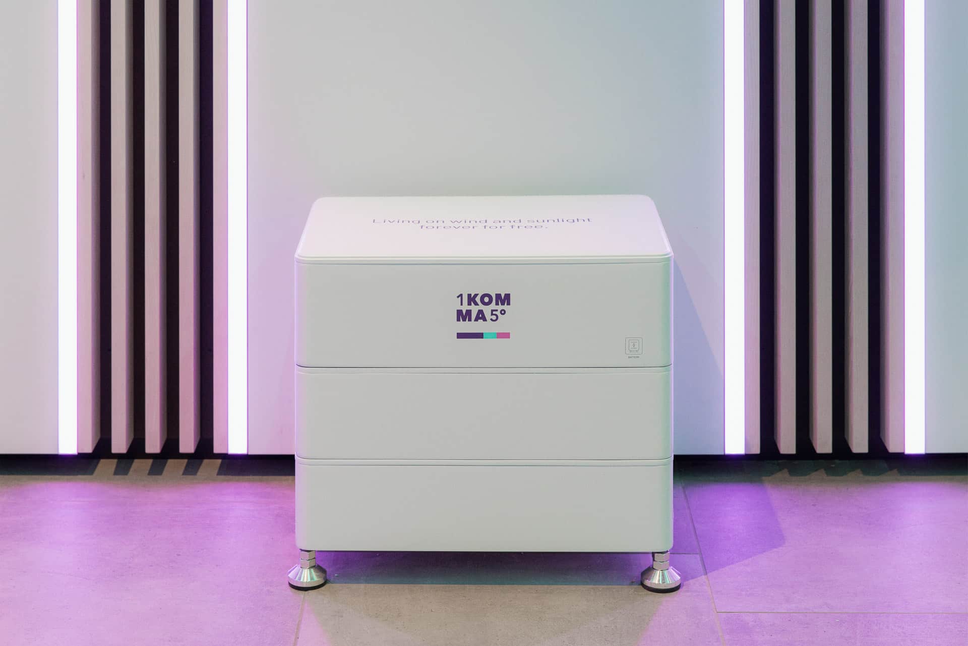 Batería física de almacenamiento solar doméstico para usar los excedentes de energía por la noche