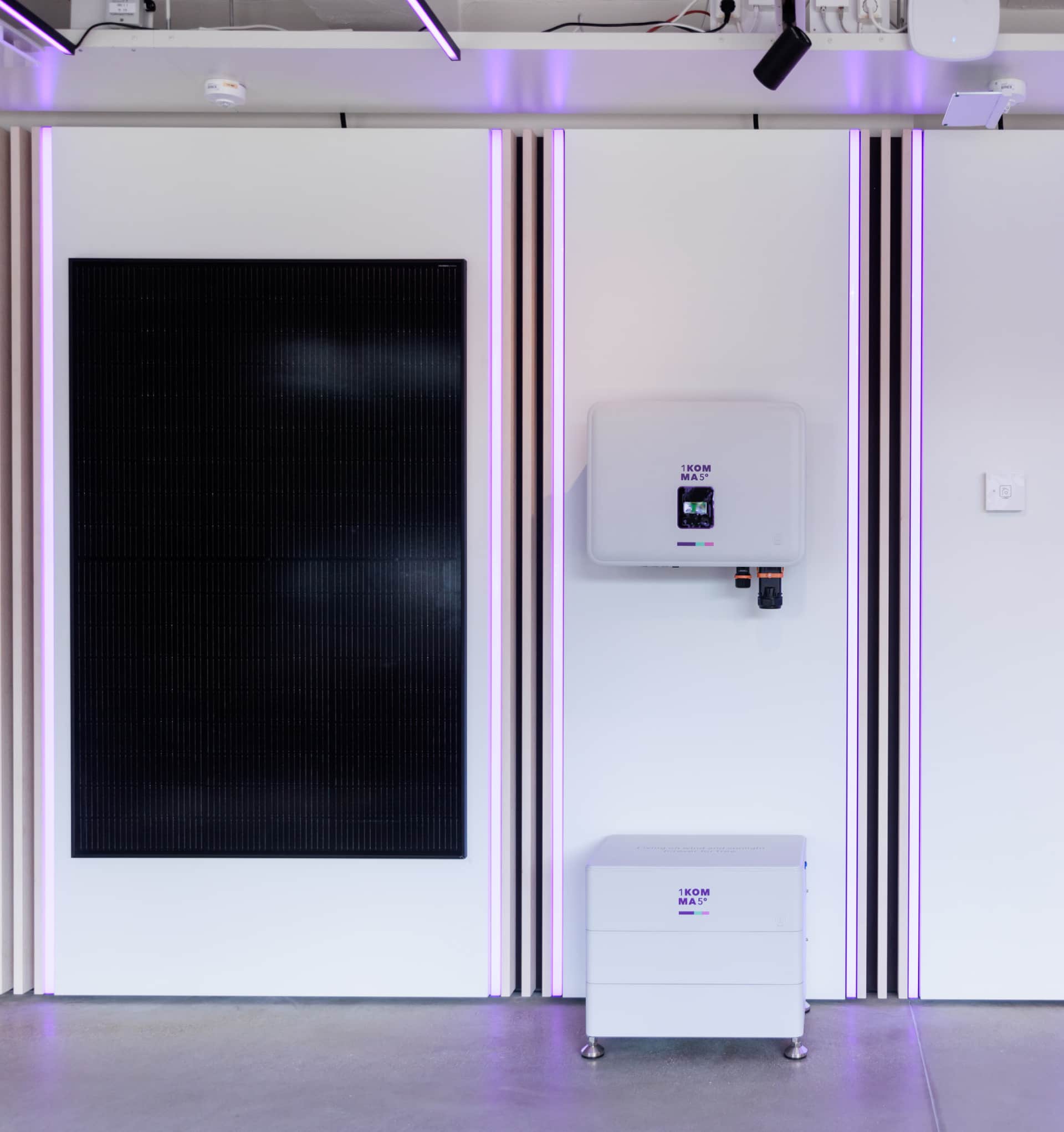 Aurinkosähkömoduuli ja kotiakku yhdessä järjestelmässä