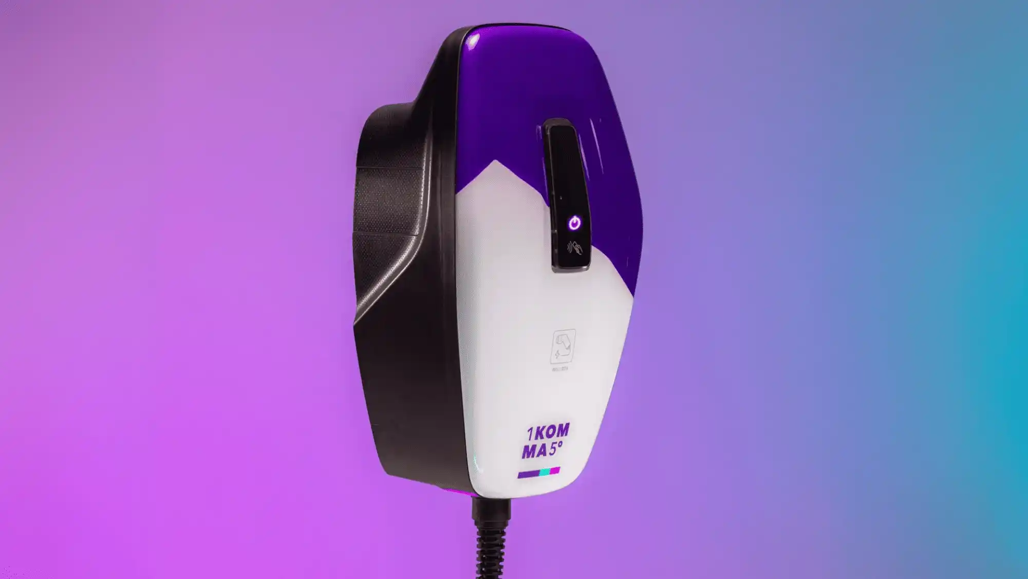 Punto de carga para coche eléctrico 1KOMMA5°, compatible con energía solar.