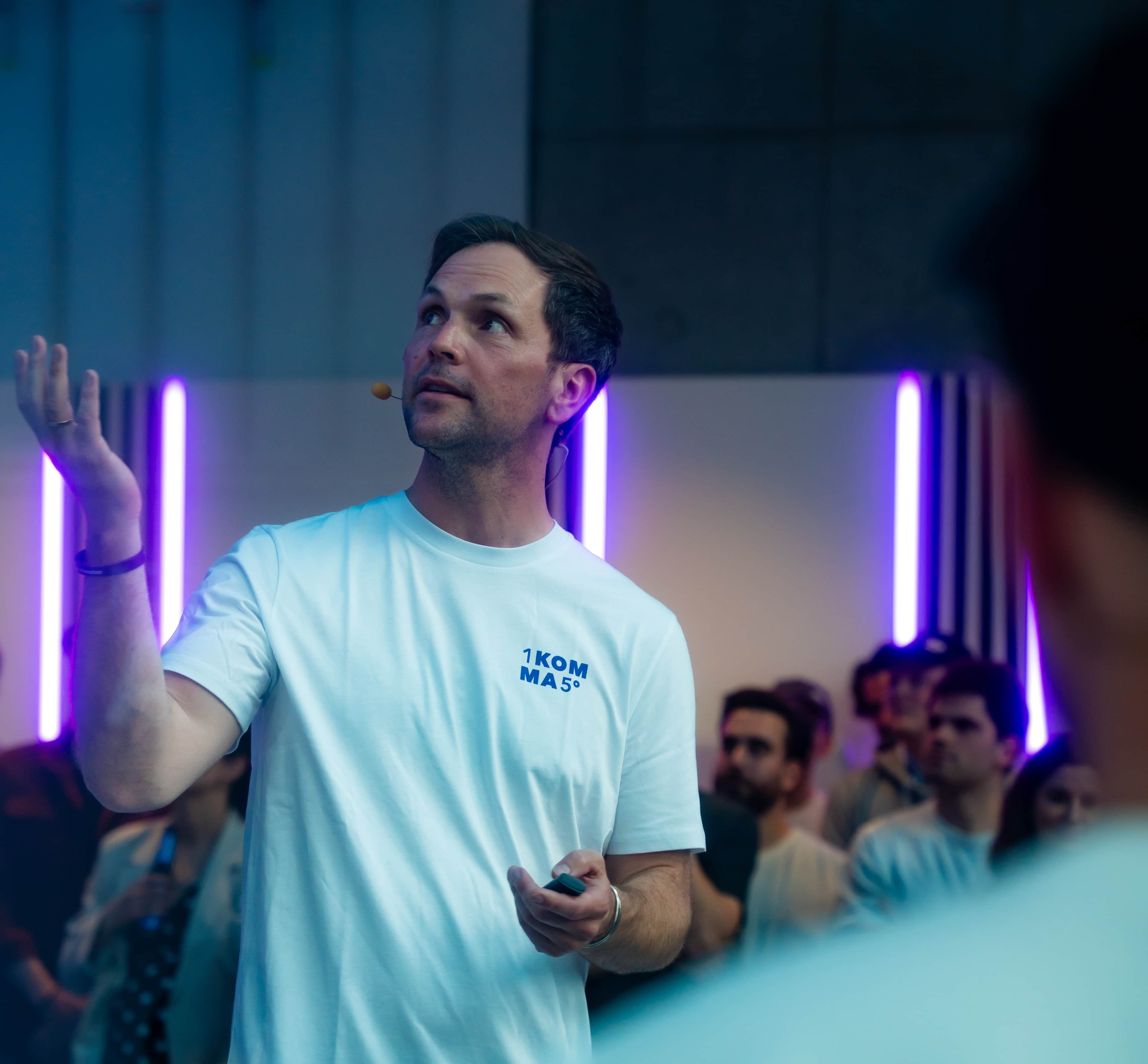 Philipp Schröder, CEO i cofundador de 1KOMMA5°, durant una presentació sobre l’expansió de Heartbeat AI i el futur de l’electrificació de la llar a Europa i Austràlia