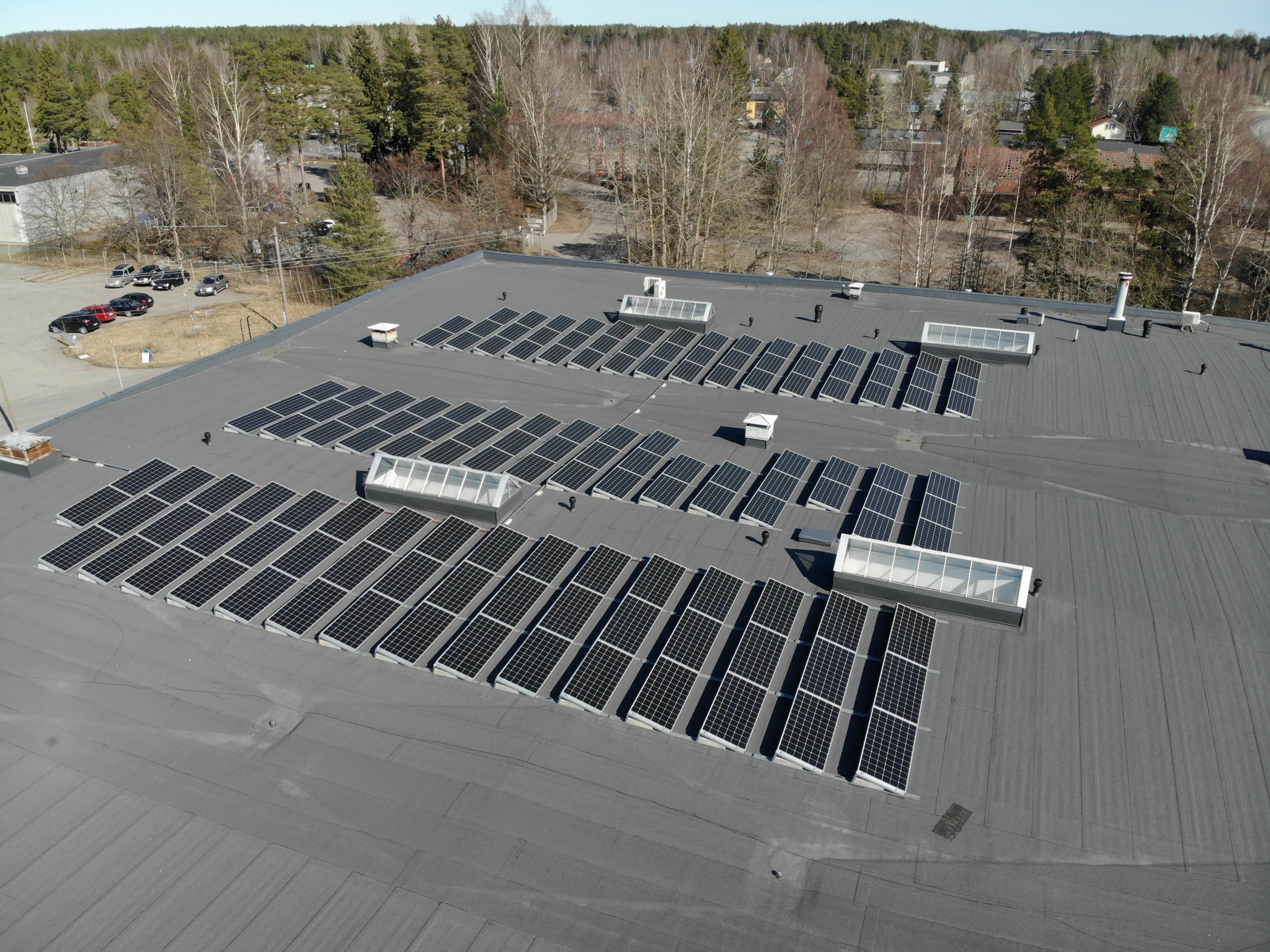 tasakatolla aurinkopaneelit