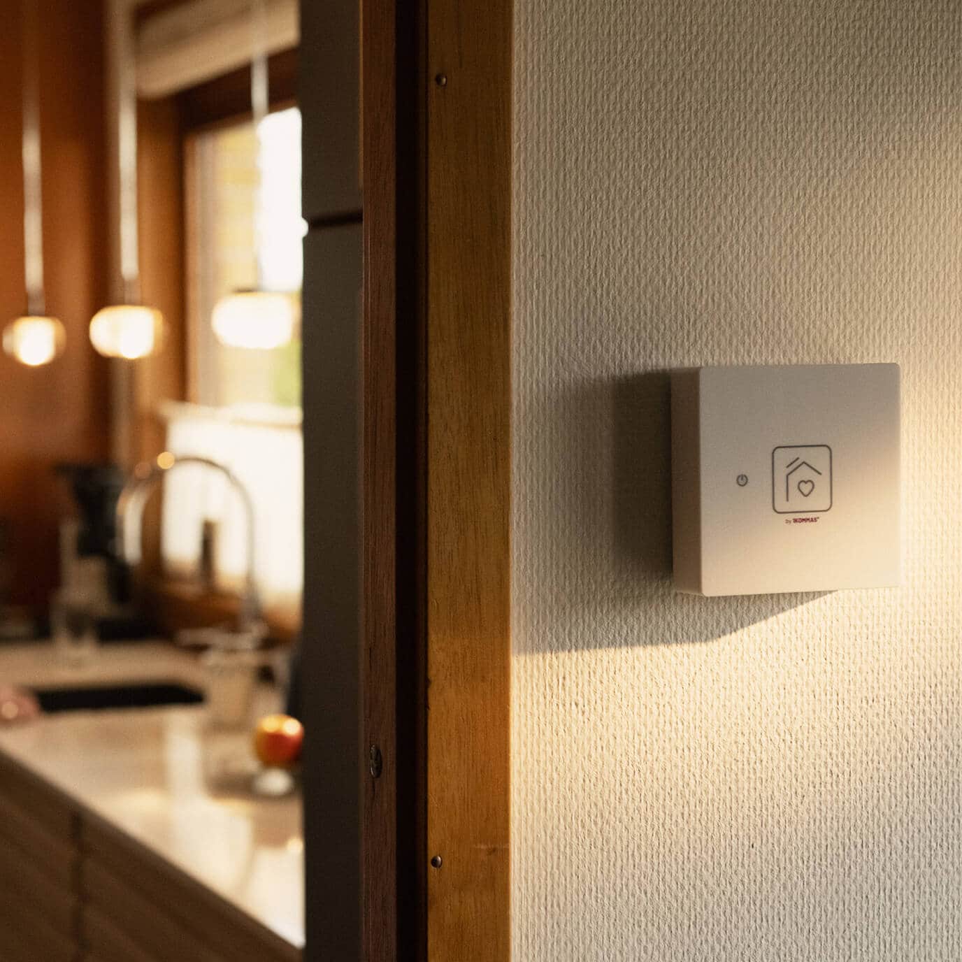 Ladda solcellsbatteri från nätet