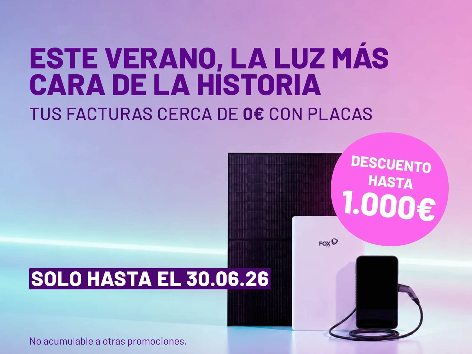 Instalación de placas solares 1KOMMA5° en el tejado de una casa moderna, listas para generar ahorro.