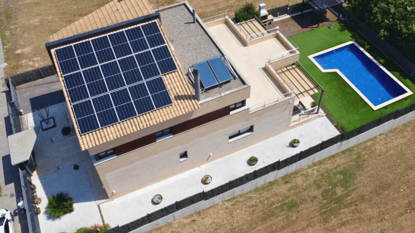 Ejemplo de instalación de autoconsumo solar residencial realizada por 1KOMMA5° en la Comunidad de Madrid.