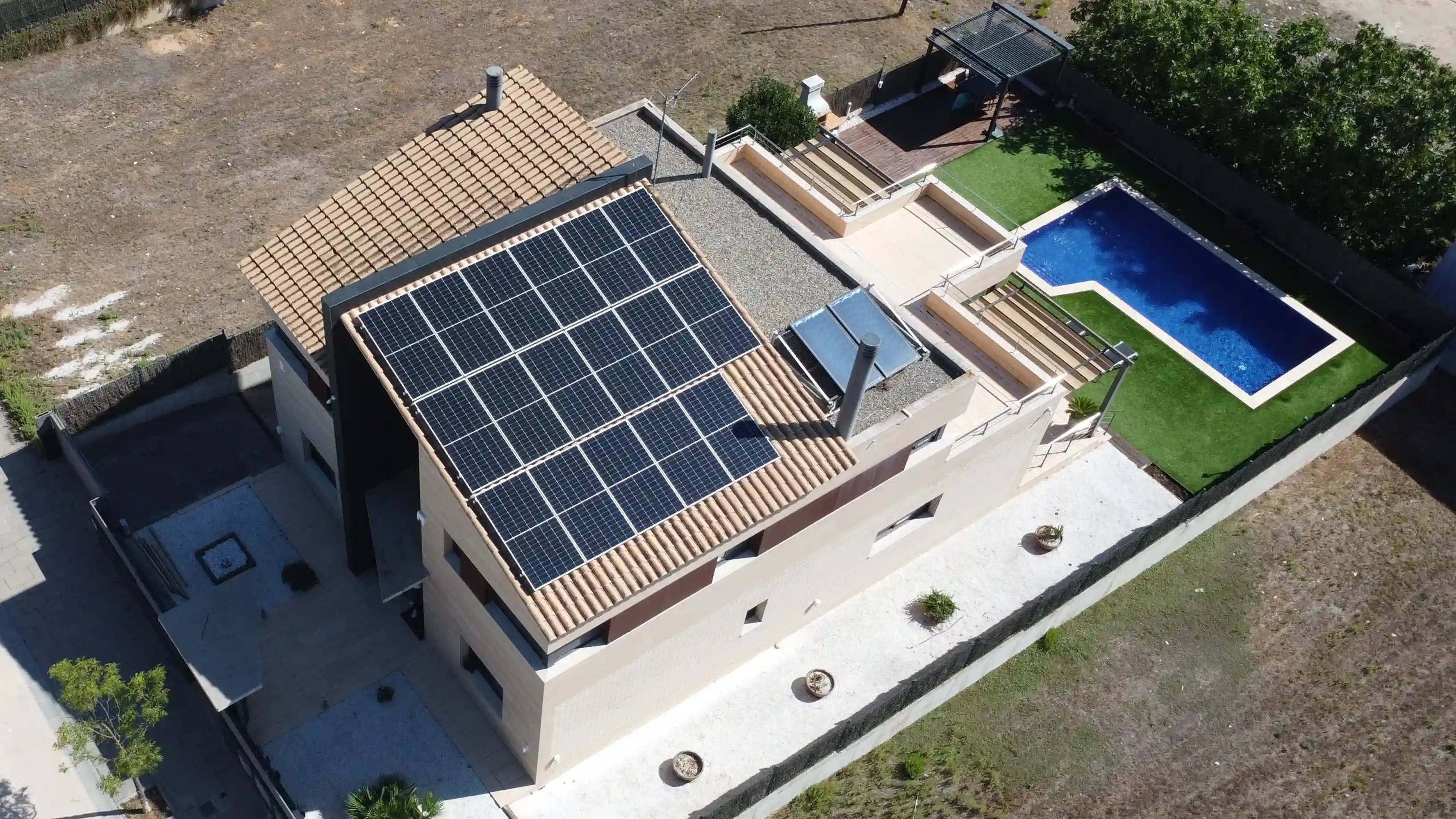 Instalación de placas solares en Canovelles - Barcelona