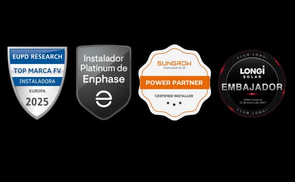 Sellos de certificación: Mejor Instalador de Europa 2025 por EUPD Research y Platinum Installer de Enphase.