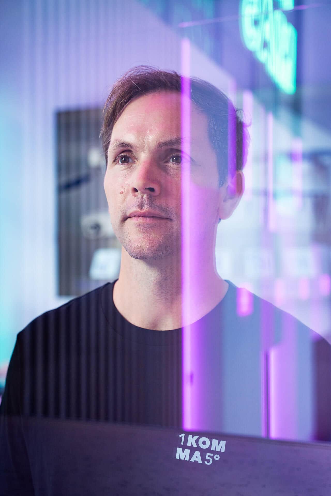 Philipp Schröder, CEO y cofundador de 1KOMMA5°, durante una presentación sobre la expansión de Heartbeat AI y el futuro de la electrificación del hogar en Europa y Australia