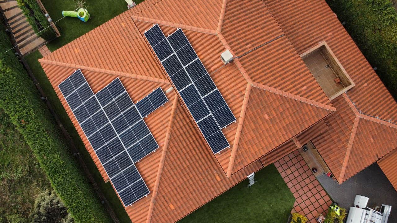 Instalación de placas solares en L' Ametlla del Vallès - Barcelona