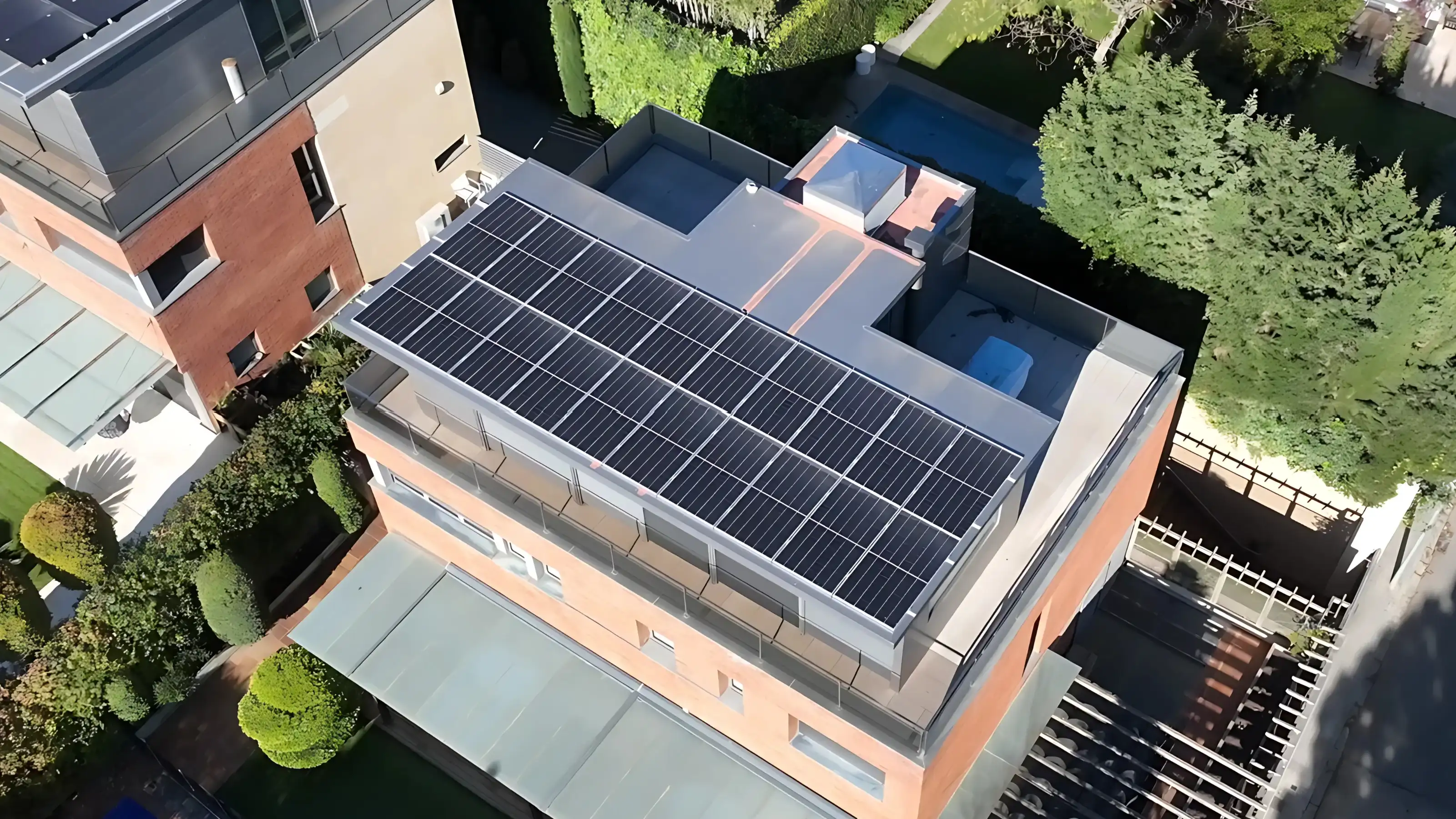 Instalación de placas solares de 1KOMMA5°