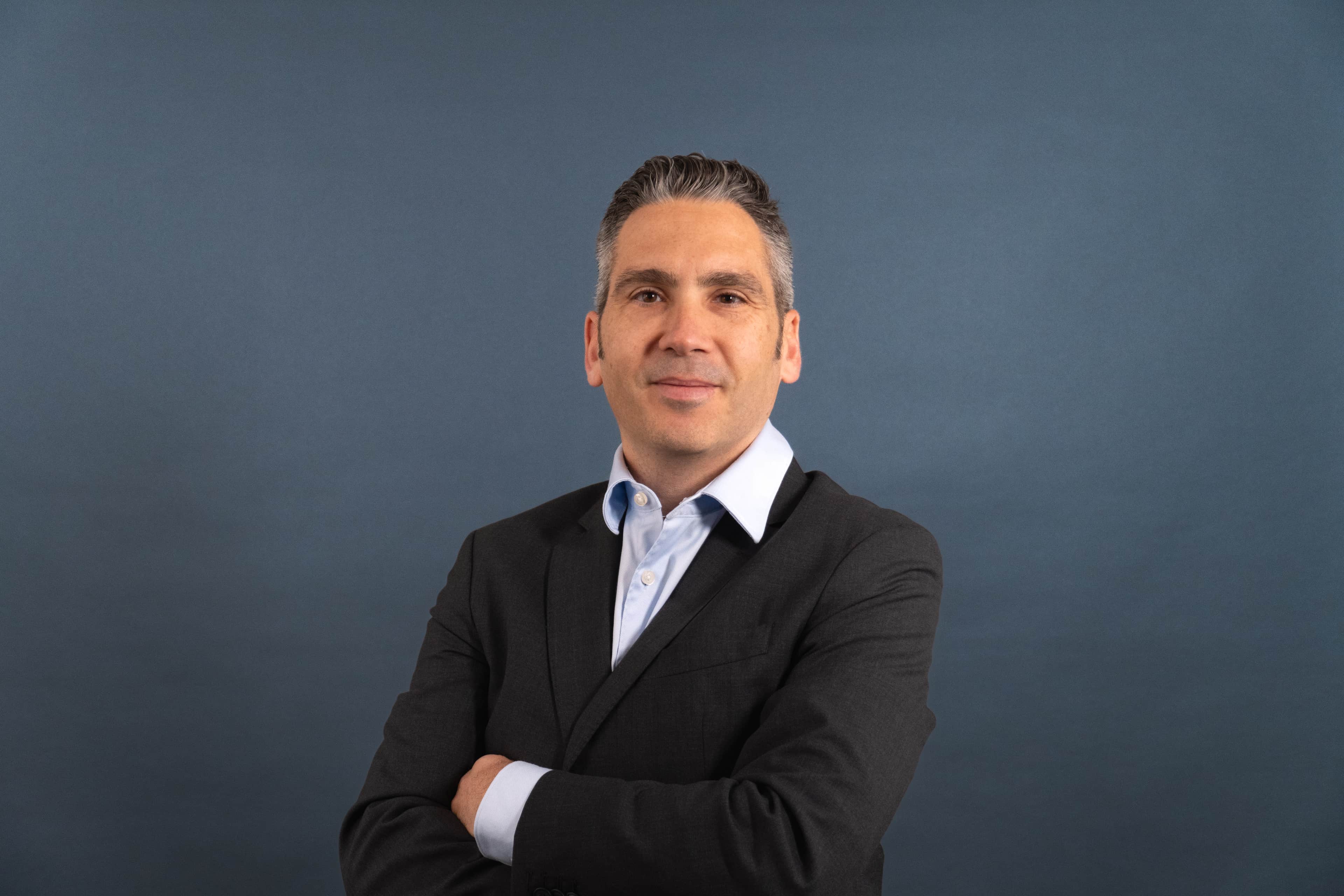 Guillermo Donézar, responsable de Distribución para España y Portugal en Sungrow Europe, en un evento del sector energético.