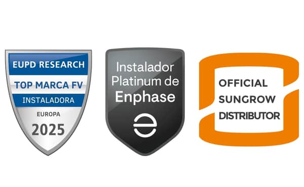 Sellos de certificación: Mejor Instalador de Europa 2025 por EUPD Research y Platinum Installer de Enphase.