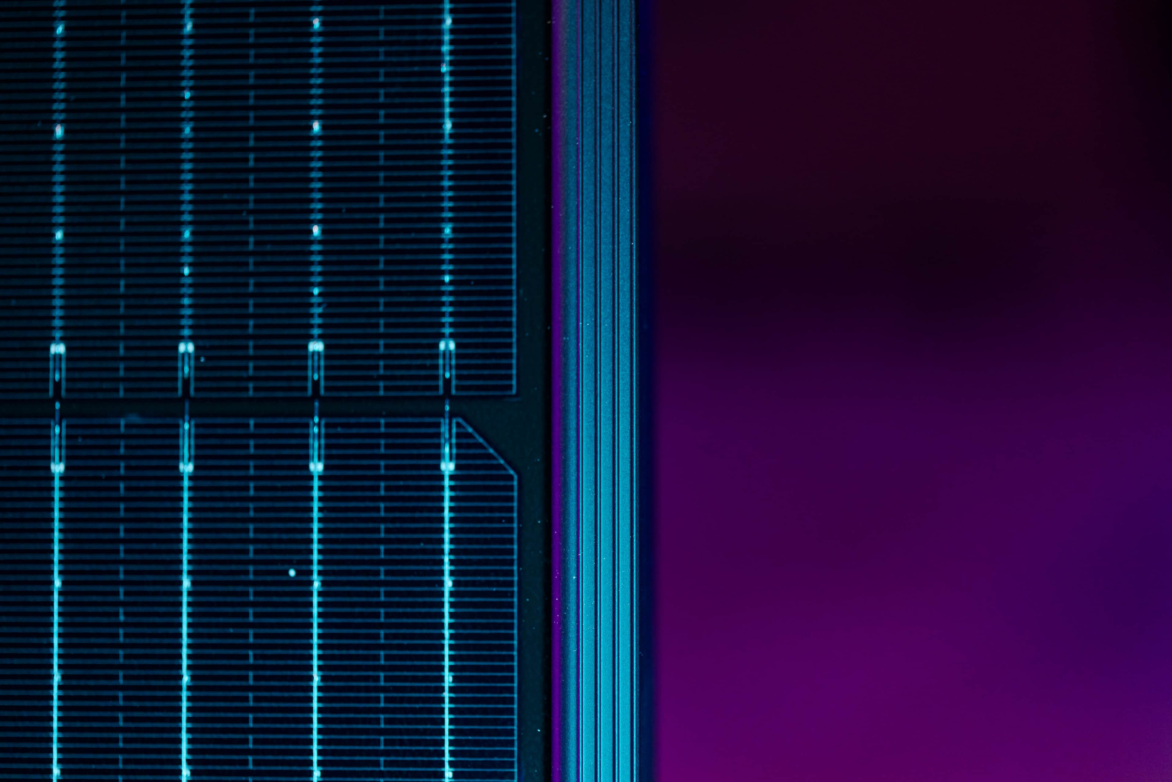 close-up of an edge of 1KOMMA5° solar panel against a purple background