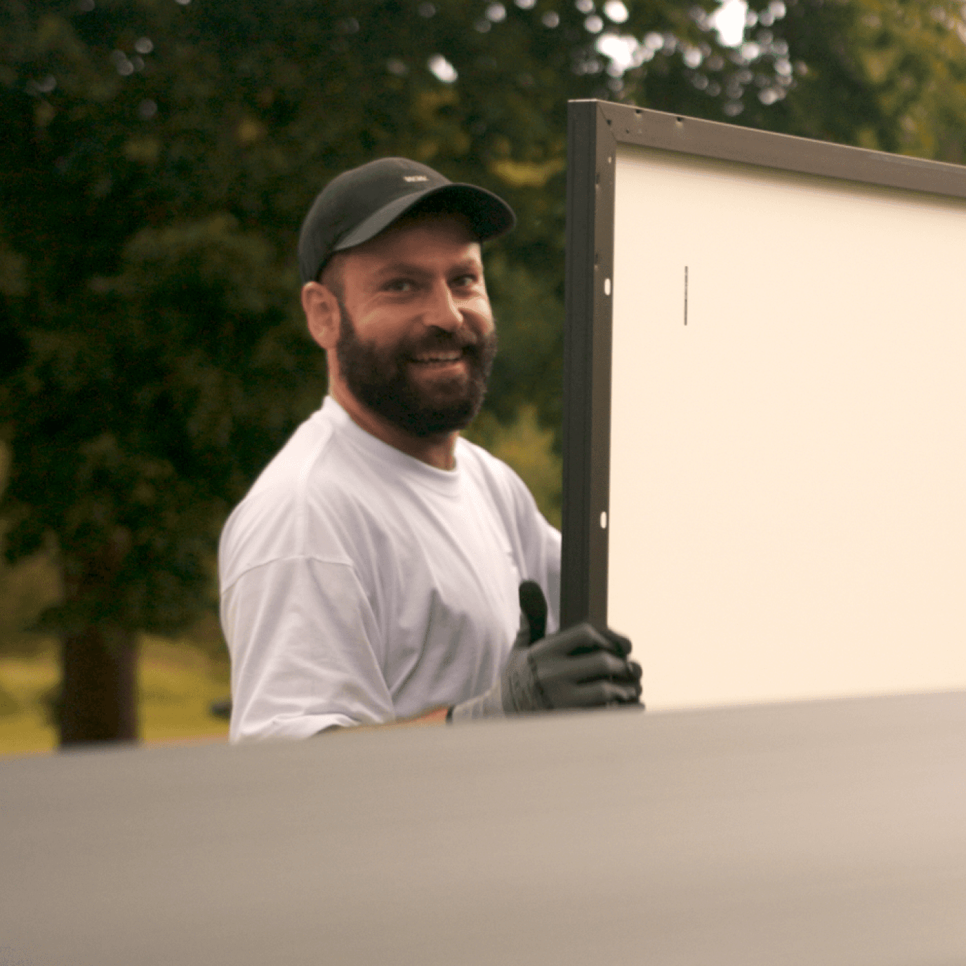 Mo fra 1komma5 installerer solpaneler