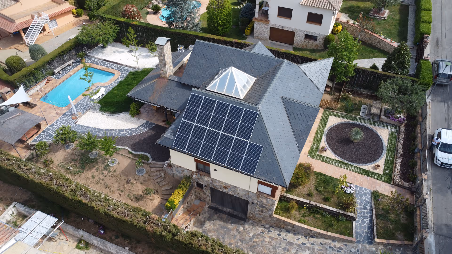 Instalación de placas solares de 1KOMMA5°