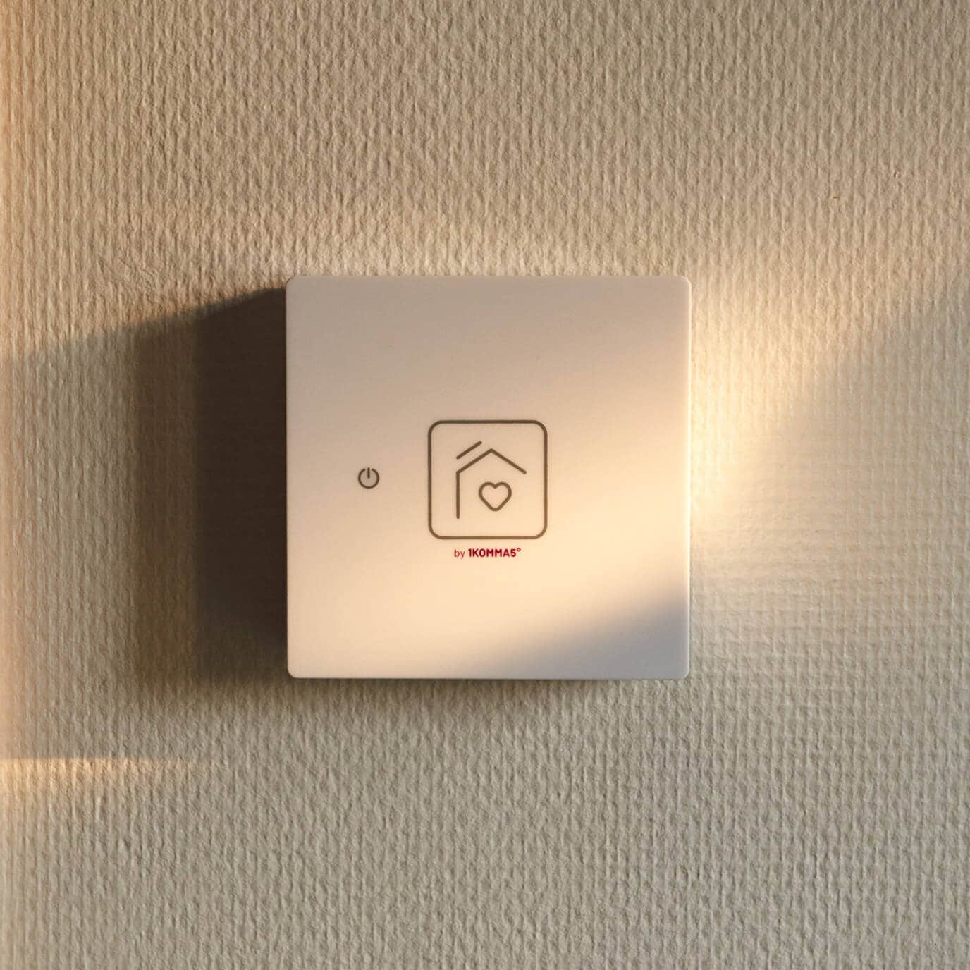 Heartbeat på væg i sollys