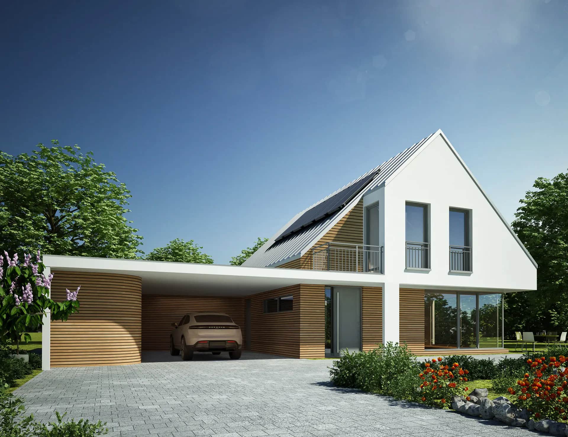 Moderni talo, jossa on kulmikas katto, aurinkopaneelit ja suuret ikkunat. Autotalli on puinen katos, jonka alla auto on pysäköitynä. Taloa ympäröivät puut ja puutarha.