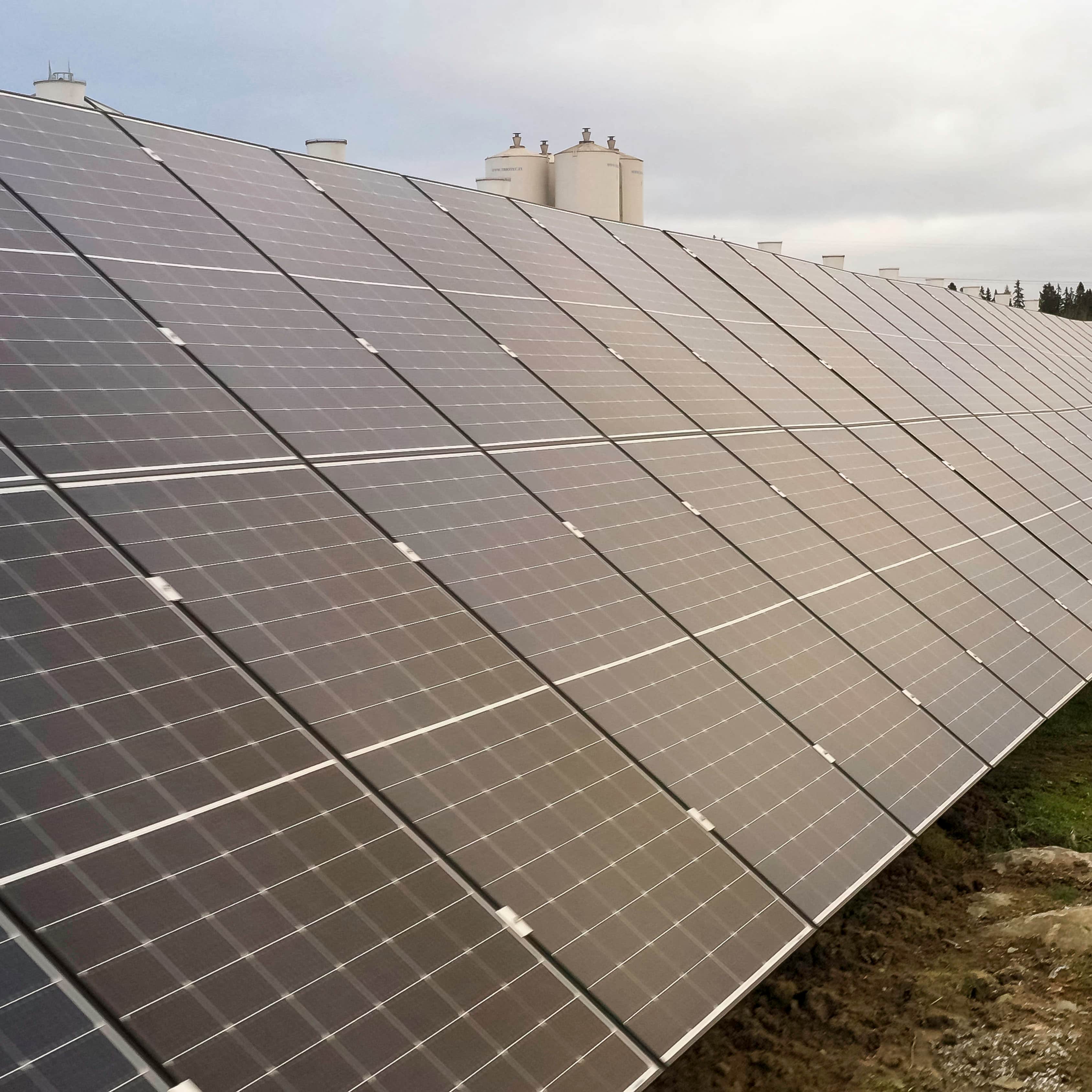 produktbild på svart solcellspanel från 1komma5°