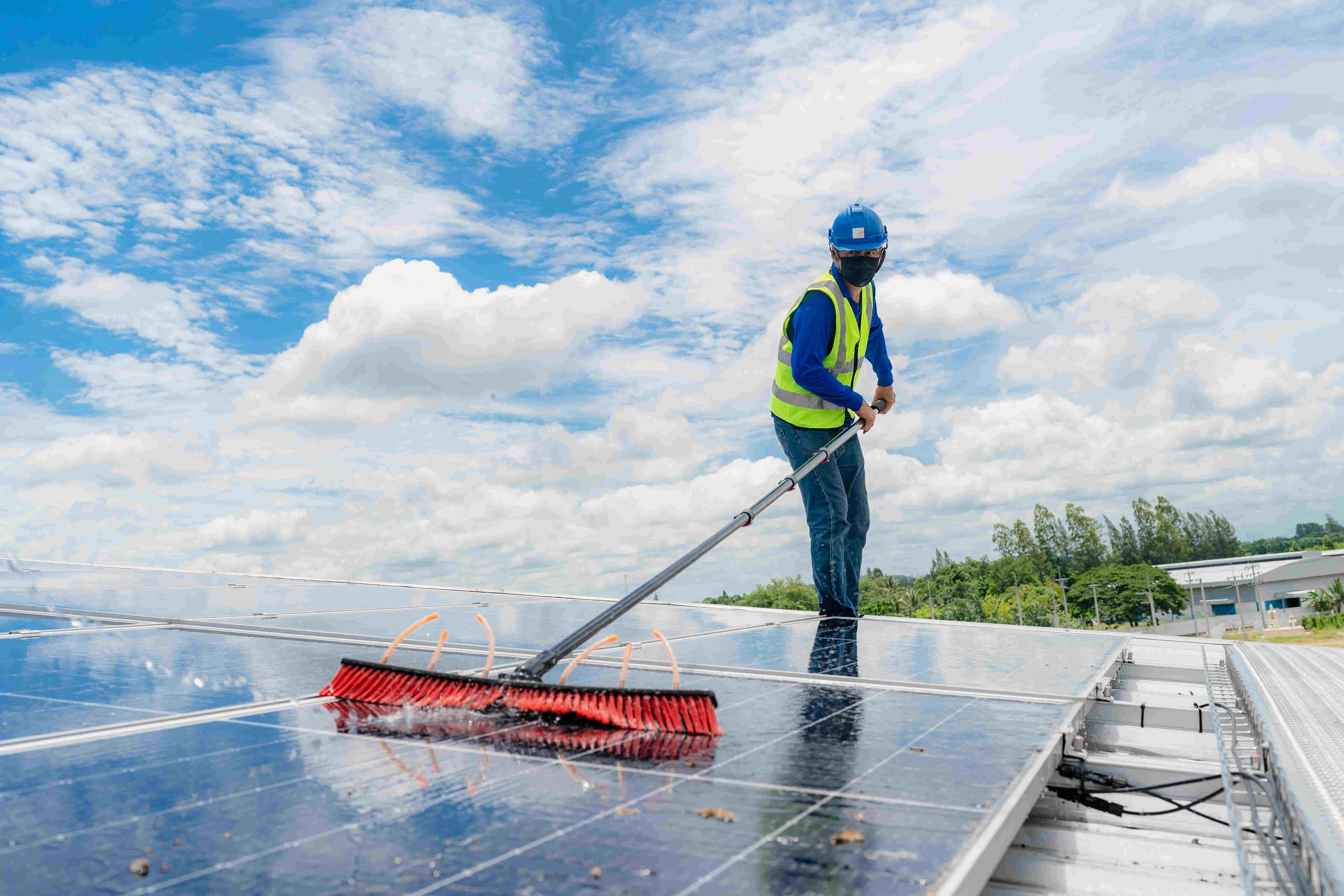 solar roof cleaning professional