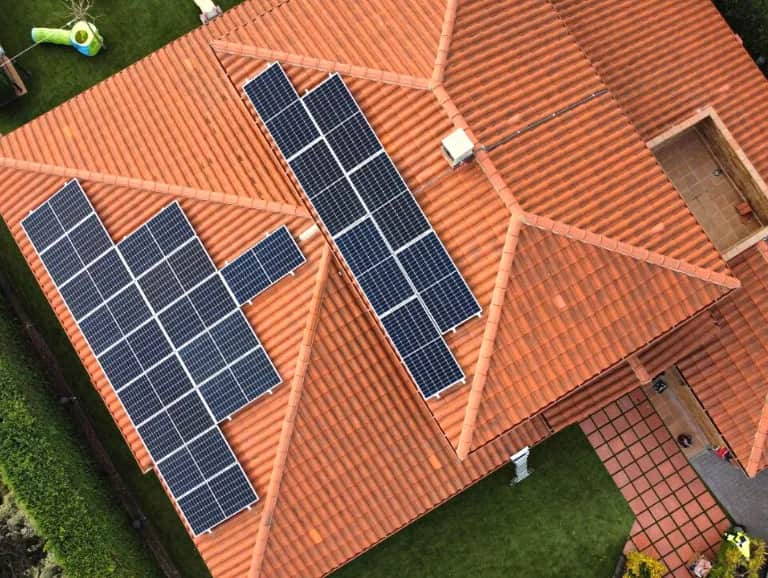 Instalación de autoconsumo solar residencial con placas solares 1KOMMA5° en Mallorca, Islas Baleares.